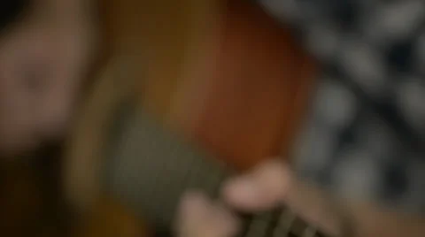 Man playing classical guitar 库存影片 32502175