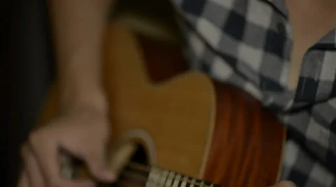 Man playing classical guitar 库存影片 32502189