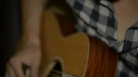 Man playing classical guitar 库存影片 32502192