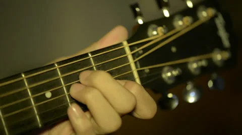 Man playing classical guitar 库存影片 32502256