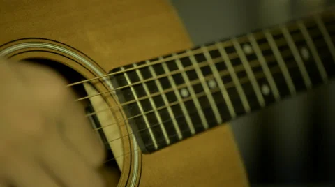 Man playing classical guitar 库存影片 32502319