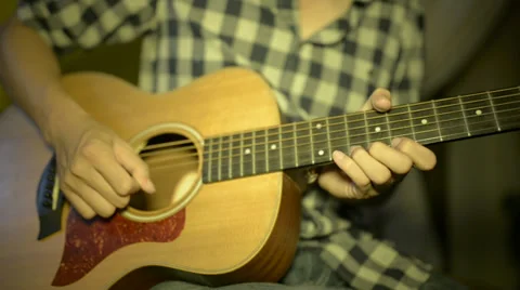 Man playing classical guitar 库存影片 32502503