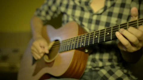 Man playing classical guitar 库存影片 32502653