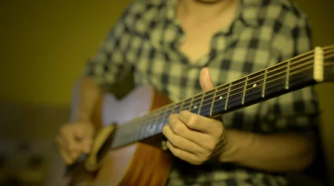 Man playing classical guitar 库存影片 32502676