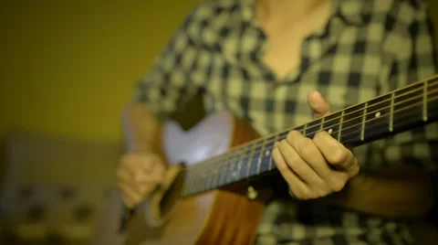 Man playing classical guitar 库存影片 32502682