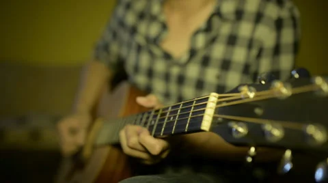 Man playing classical guitar 库存影片 32502713