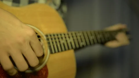 Man playing classical guitar 库存影片 32502724