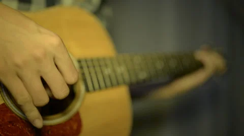 Man playing classical guitar 库存影片 32502737