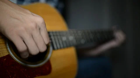 Man playing classical guitar 库存影片 32502743