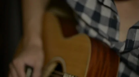 Man playing classical guitar 库存影片 32502998