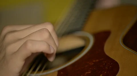 Man playing classical guitar 库存影片 32503000