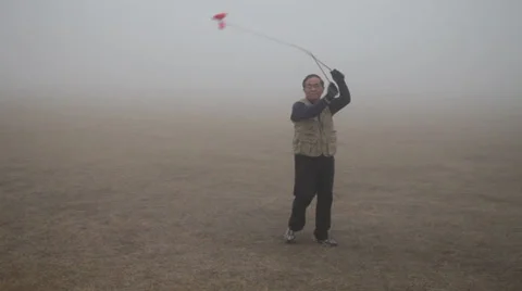 Man playing diabolo in park hazed by mist in the morning/xi'an,shaanxi,china Stock Footage 24695112