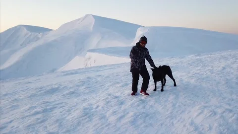 Man playing with dog, against the backdrop of beautiful mountains 스톡 동영상 127660118
