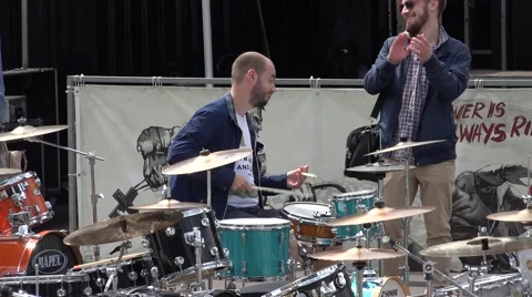 Man playing the drum kit for a friend, Riga, Latvia Vídeo Stock 65022844