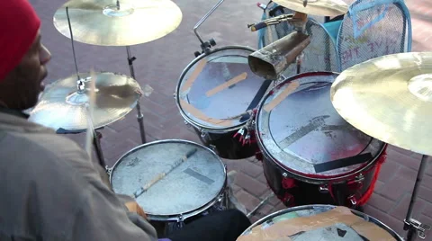 Man playing drums on street 動画素材 42896592