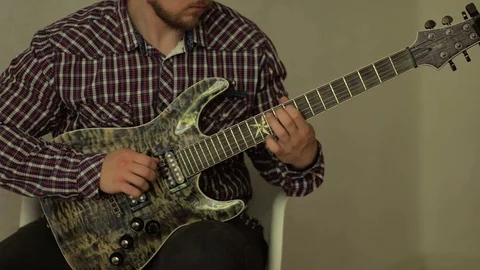 Man playing electric guitar. Video stock 77084191