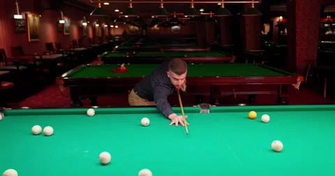 Man Playing Free Pyramid In Billiards Club Vídeo Stock 273487635