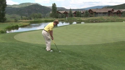 Man playing Golf Vídeos de archivo 379482