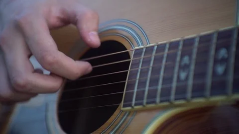 Man playing guitar 库存影片 75540849