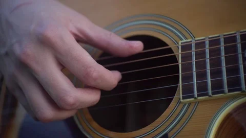 Man playing guitar 库存影片 75677814