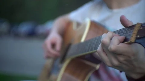 Man playing guitar 库存影片 75677907