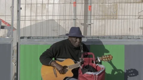 Man playing guitar 스톡 동영상 87345714