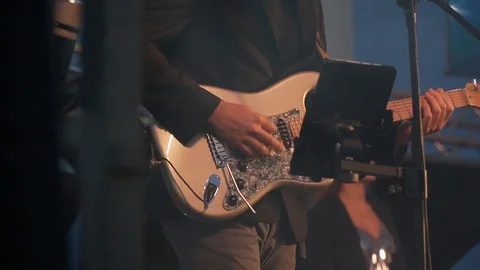 Man playing guitar hands close up 库存影片 113226033