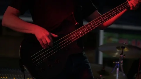 Man playing guitar hands close up 库存影片 113226128