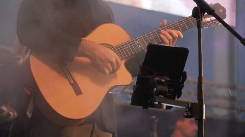 Man playing guitar hands close up 库存影片 113226140