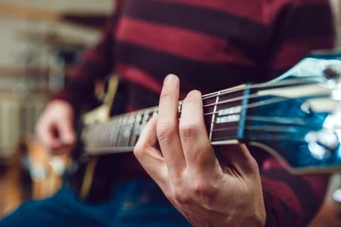 Man playing guitar Stock-Fotos