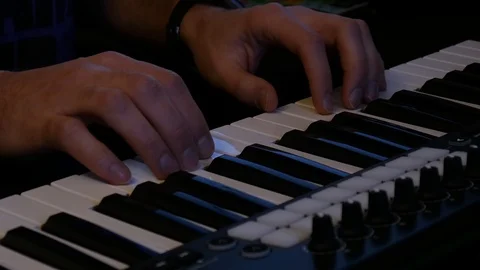 Man playing keyboard learning to play piano 스톡 동영상 125581386