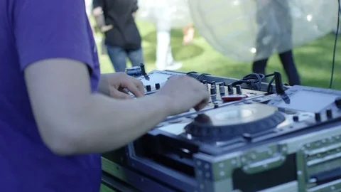 Man playing music in a park Stockbeeldmateriaal 75452425