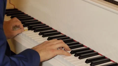 Man playing the piano Vídeo Stock 64896708