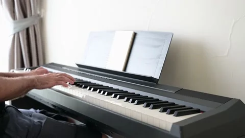 Man playing piano Vidéo 164731482