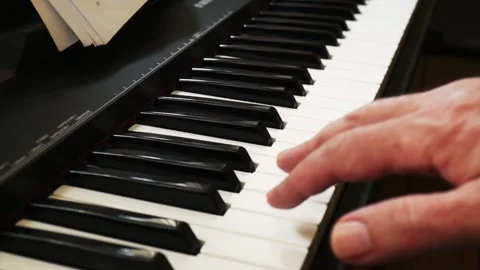 Man playing piano keyboard 스톡 동영상 161425151