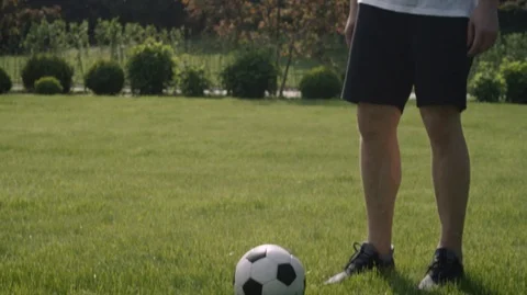 Man playing soccer Vidéo 119585438
