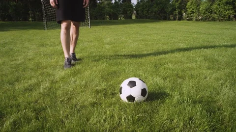 Man playing soccer Vidéo 119585537