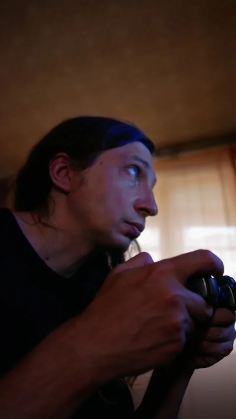 Man Playing Video Game with Focused and Reactive Expression 스톡 동영상 311274904