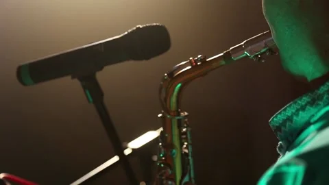 Man plays on a saxophone Видео 140598068