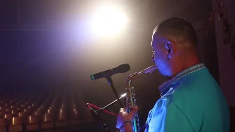 Man plays on a saxophone Stockbeeldmateriaal 140598196
