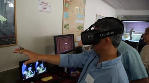 A man plays virtual reality game using head mounted display Oculus Rift Видео 50917256