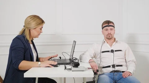 Man on Polygraph Test 動画素材 105848324