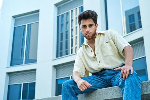 Man posing in front of a building with large windows Foto stock