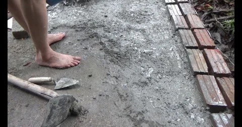 Man pouring concrete yard Video stock 312201709