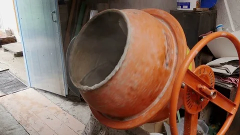 Man pours cement in mixer Video stock 80290164