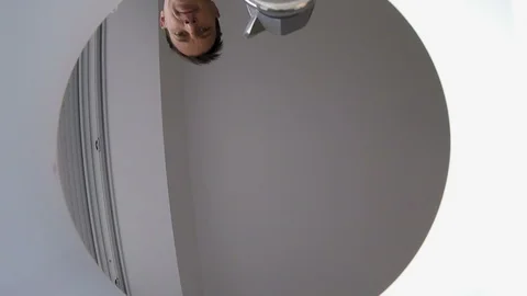 A man pours a cup of tea 库存影片 96486547