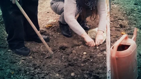 A man pours water on the ground Vídeo Stock 88324565