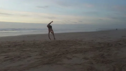 A man practicing movements based on Ido Portal's movement culture. Video stock 168389772