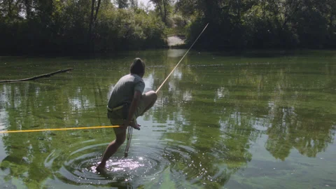 Man practicing slackline over the surface of the river 스톡 동영상 140338998