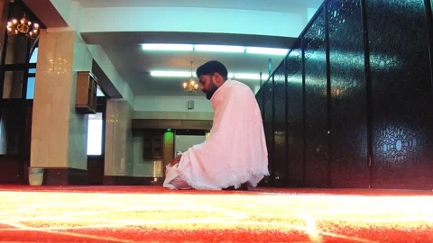 Man praying in Ihram 스톡 동영상 210803067